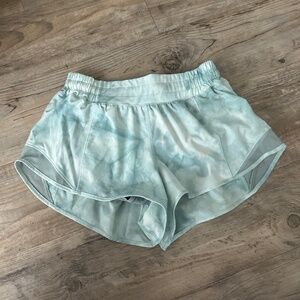 Lululemon hotty hot 2.5 shorts
